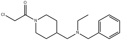 1-{4-[(Benzyl-ethyl-aMino)-Methyl]-piperidin-1-yl}-2-chloro-ethanone Struktur