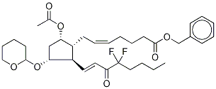 (5Z)-7-[(5-Acetyloxy-2-(4-difluoro-3-octen-1-one)-3-tetrahydropyranyloxy)cyclopentyl]-5-heptenoic Acid Benzyl Ester Struktur