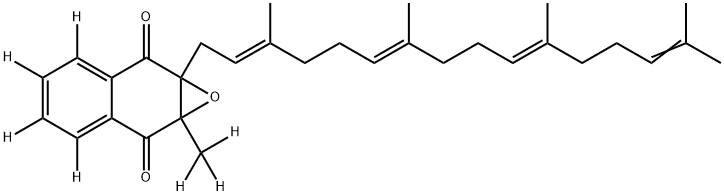 3,4,5,6-tetradeuterio-7a-[(2E,6E,10E)-3,7,11,15-tetramethylhexadeca-2,6,10,14-tetraenyl]-1a-(trideuteriomethyl)naphtho[2,3-b]oxirene-2,7-dione Struktur