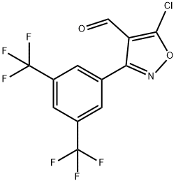 3-[3,5-bis(trifluoromethyl)phenyl]-5-chloro-1,2-oxazole-4-carbaldehyde Struktur