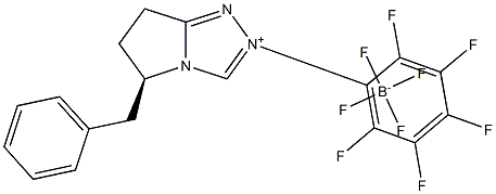 (5R)-6,7-dihydro-2-(2,3,4,5,6-pentafluorophenyl)-5-(phenylmethyl)-5H-Pyrrolo[2,1-c]-1,2,4-triazolium tetrafluoroborate Struktur