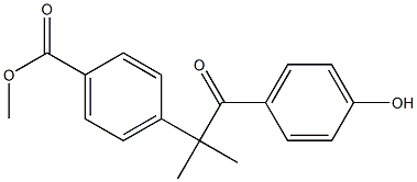 methyl 4-(1-(4-hydroxyphenyl)-2-methyl-1-oxopropan-2-yl)benzoate Struktur