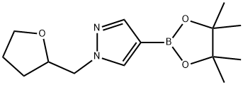 1-[(tetrahydro-2-furanyl)methyl]-4-(4,4,5,5-tetramethyl-1,3,2-dioxaborolan-2-yl)-1H-pyrazole Struktur