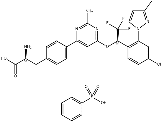 (S)-2-amino-3-(4-(2-amino-6-((R)-1-(4-chloro-2-(3-methyl-1H-pyrazol-1-yl)phenyl)-2,2,2-trifluoroethoxy)pyrimidin-4-yl)phenyl)propanoic acid benzenesulfonic acid Struktur