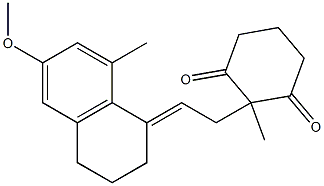 2-[(2E)-2-(6-methoxy-8-methyl-3,4-dihydro-2H-naphthalen-1-ylidene)ethyl]-2-methylcyclohexane-1,3-dione Struktur