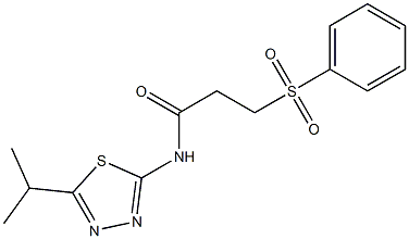 3-(benzenesulfonyl)-N-(5-propan-2-yl-1,3,4-thiadiazol-2-yl)propanamide Struktur