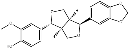 4-[(1R,3aα,6aα)-4β-(1,3-Benzodioxol-5-yl)tetrahydro-1H,3H-furo[3,4-c]furan-1-yl]-2-methoxyphenol Struktur