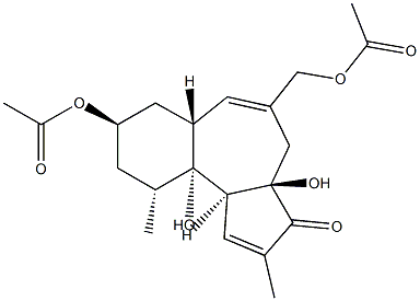 (3aR)-8α-Acetyloxy-5-[(acetyloxy)methyl]-4,6aα,7,8,9,10,10a,10bβ-octahydro-3aα,10aβ-dihydroxy-2,10β-dimethylbenz[e]azulen-3(3aH)-one Struktur