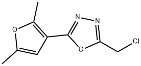 2-(chloromethyl)-5-(2,5-dimethylfuran-3-yl)-1,3,4-oxadiazole Struktur