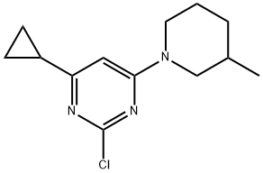 2-chloro-4-(3-methylpiperidin-1-yl)-6-cyclopropylpyrimidine Struktur