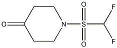 1-(difluoromethane)sulfonylpiperidin-4-one Struktur