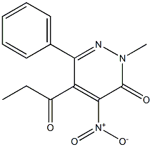 2-Methyl-4-nitro-5-propanoyl-6-phenylpyridazin-3(2H)-one Struktur