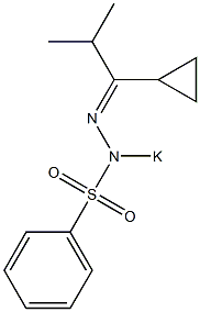 1-Cyclopropyl-2-methyl-1-propanone phenylsulfonyl-N-potassio hydrazone Struktur