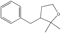 2,2-Dimethyl-3-phenylmethyltetrahydrofuran Struktur