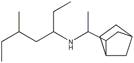 (1-{bicyclo[2.2.1]heptan-2-yl}ethyl)(5-methylheptan-3-yl)amine Struktur