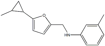 3-methyl-N-{[5-(2-methylcyclopropyl)furan-2-yl]methyl}aniline Struktur