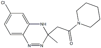 6-Chloro-3-methyl-3-[(piperidinocarbonyl)methyl]-3,4-dihydro-1,2,4-benzotriazine Struktur