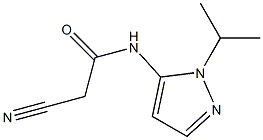 2-cyano-N-(1-isopropyl-1H-pyrazol-5-yl)acetamide Struktur