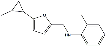 2-methyl-N-{[5-(2-methylcyclopropyl)furan-2-yl]methyl}aniline Struktur