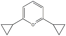 2,6-Dicyclopropylpyrylium Struktur