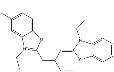 3-Ethyl-2-[2-[(3-ethylbenzothiazol-2(3H)-ylidene)methyl]-1-butenyl]-5,6-dimethylbenzoxazol-3-ium Struktur