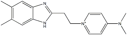 4-(Dimethylamino)-1-[2-(5,6-dimethyl-1H-benzimidazol-2-yl)ethyl]pyridinium Struktur