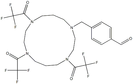 4-((4,8,11-tris(2,2,2-trifluoroacetyl)-1,4,8,11- tetraazacyclotetradecan-1-yl)methyl)benzaldehyde Struktur