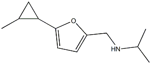 {[5-(2-methylcyclopropyl)furan-2-yl]methyl}(propan-2-yl)amine Struktur