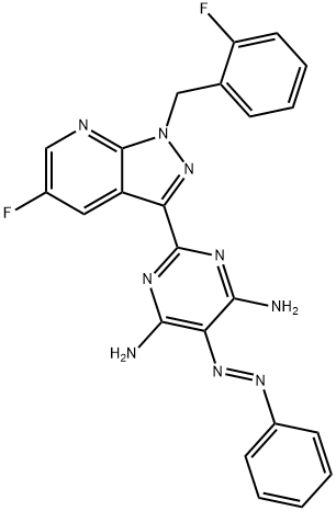 2-[5-fluoro-1-(2-fluorobenzyl)-1H-pyrazolo[3,4-b]pyridin-3-yl]-5-[(E)-phenyldiazenyl]pyrimidine-4,6-diamine Struktur