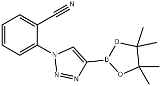 2-(4-(4,4,5,5-tetramethyl-1,3,2-dioxaborolan-2-yl)-1H-1,2,3-triazol-1-yl)benzonitrile Struktur