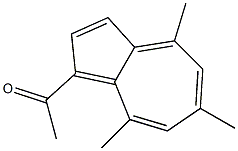 1-(4,6,8-trimethylazulen-1-yl)ethanone Struktur