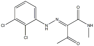 2-[2-(2,3-Dichlorophenyl)hydrazono]-1-(methylamino)butane-1,3-dione Struktur