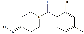 1-(2-hydroxy-4-methylbenzoyl)piperidin-4-one oxime Struktur