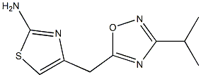 4-{[3-(propan-2-yl)-1,2,4-oxadiazol-5-yl]methyl}-1,3-thiazol-2-amine Struktur