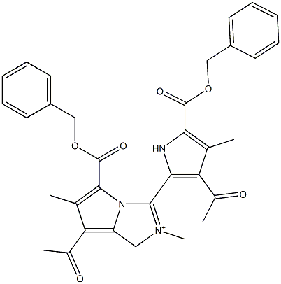 7-Acetyl-5-(benzyloxycarbonyl)-2,6-dimethyl-3-[3-acetyl-5-(benzyloxycarbonyl)-4-methyl-1H-pyrrol-2-yl]-1H-pyrrolo[1,2-c]imidazol-2-ium Struktur