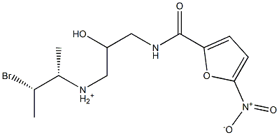 N-[(1S,2S)-2-Bromo-1-methylpropyl]-2-hydroxy-3-(5-nitro-2-furanylcarbonylamino)propan-1-aminium Struktur