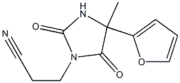 3-[4-(2-furyl)-4-methyl-2,5-dioxoimidazolidin-1-yl]propanenitrile Struktur