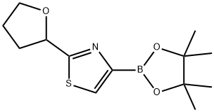 2-(tetrahydrofuran-2-yl)-4-(4,4,5,5-tetramethyl-1,3,2-dioxaborolan-2-yl)thiazole Struktur