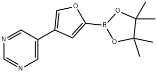 4-(Pyrimidin-5-yl)furan-2-boronic acid pinacol ester Struktur