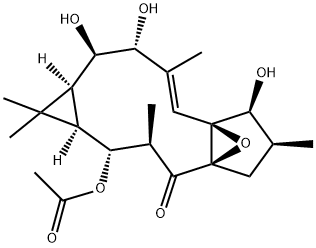 4a,7a-Epoxy-5H-cyclopenta[a]cyclopropa[f]cycloundecen-4(1H)-one, 2-(acetyloxy)-1a,2,3,6,7,10,11,11a-octahydro-7,10,11-trihydroxy-1,1,3,6,9-pentamethyl-, (1aR,2R,3R,4aR,6S,7S,7aS,8E,10R,11R,11aS)- Struktur