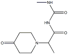 3-methyl-1-[2-(4-oxopiperidin-1-yl)propanoyl]urea Struktur