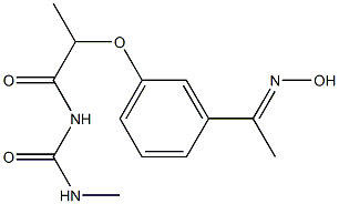 1-(2-{3-[1-(hydroxyimino)ethyl]phenoxy}propanoyl)-3-methylurea Struktur