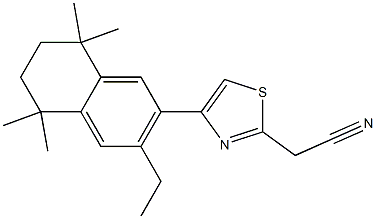 2-[4-(3-ethyl-5,5,8,8-tetramethyl-5,6,7,8-tetrahydronaphthalen-2-yl)-1,3-thiazol-2-yl]acetonitrile Struktur