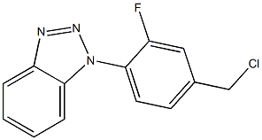 1-[4-(chloromethyl)-2-fluorophenyl]-1H-1,2,3-benzotriazole Struktur