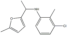 3-chloro-2-methyl-N-[1-(5-methylfuran-2-yl)ethyl]aniline Struktur