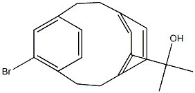 2-[12-bromotricyclo[8.2.2.2~4,7~]hexadeca-1(12),4,6,10,13,15-hexaen-5-yl]-2-propanol Struktur