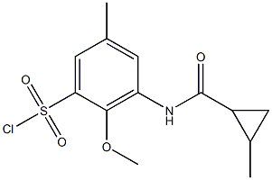 2-methoxy-5-methyl-3-[(2-methylcyclopropane)amido]benzene-1-sulfonyl chloride Struktur