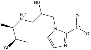 N-[(1R,2R)-2-Chloro-1-methylpropyl]-2-hydroxy-3-(2-nitro-1H-imidazol-1-yl)propan-1-aminium Struktur