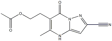 2-(2-cyano-5-methyl-7-oxo-4,7-dihydropyrazolo[1,5-a]pyrimidin-6-yl)ethyl acetate Struktur