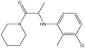 2-[(3-chloro-2-methylphenyl)amino]-1-(piperidin-1-yl)propan-1-one Struktur